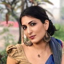 Eisha Chopra als Draupadi's Friend