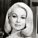 Joi Lansing als Blonde in bar