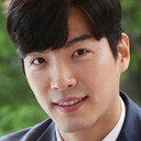 Jung Young-hoon als Do Jin-Sook's subordinate