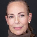 Debora Weston als Mya