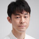 足立智充 als Mental Hospital Doctor 1