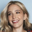 Jessica Rothe als Alexis