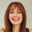 Lauren B. Martin als Tia Angie