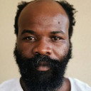 Thulani Mtsweni als Uncle Victor