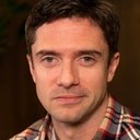 Topher Grace als Edwin