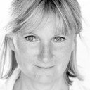 Tamsin Heatley als Bella (Costume)