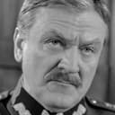 Eugeniusz Kamiński als Archer Captain (uncredited)