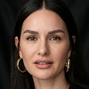 Yasemin Özilhan als Aynur