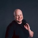 Riku Suokas als Jääkäri autossa