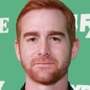 Andrew Santino als Officer Hank