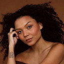 Kamila Amorim als Janes