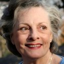 Dana Ivey als Widow Douglas