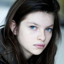 Juliette Bettencourt als Lou