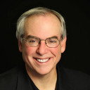 Brad Sham als Radio Host (Voice)