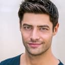 Andrew Rogers als Ethan Dulane