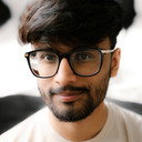 Dhruv Vyas als The Writer