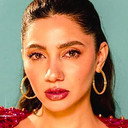 Mahira Khan als Ayesha