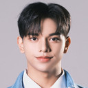 อากิ als Self - Contestant