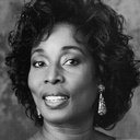 Madge Sinclair als Widow Woman