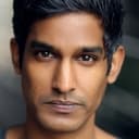 Rudi Dharmalingam als Guildenstern