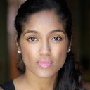 Danielle Walters als Songbird Tiffany