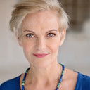 Kaye Tuckerman als Elizabeth Caulfield