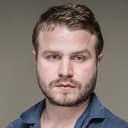 Brady Corbet als Hommes D'Affaires Squibb