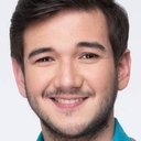 Matt Evans als Richard (segment "Engkanto")