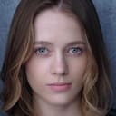 Lily Dodsworth-Evans als 17-Year-Old Zoë