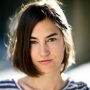 Nadine Dubois als Ms. Weber