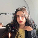 Aysan Hadad als Violet Episode
