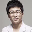 Byun Jin-su als The head of the flight monitoring team