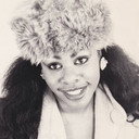 Q Lazzarus als Party singer