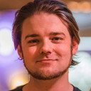 John Michael Lowe als Alex The Barman