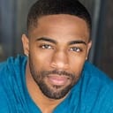 Phillip Mullings Jr. als Theo Burns