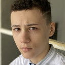 Elyes Aguis als Viorel