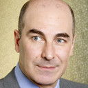 Eduardo Semerjian als Herr Schädel