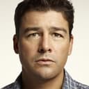 Kyle Chandler als Captain