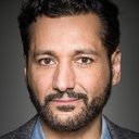 Cas Anvar als Revolutionary Guard