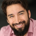 Dominic Hardy als Homme Sourire Élise Conventum