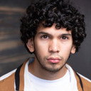 Gustavo Escobar als Juan Viara