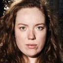 Julia Jendroßek als Paula