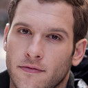 Bobby Liga als Police Officer