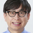 おいでやす小田 als Video Rental Shop Manager