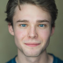 Gabriel Blaikie als Partygoer