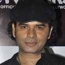 Mohit Chauhan als Chief Security