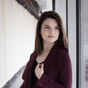 Amy Carter als Claire Flores