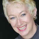 Sarah McNeill als Aunt Rae