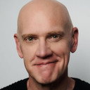 Jeff Barker als Trivia Bar Host (uncredited)