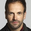 Jonny Lee Miller als Denis Hopkins